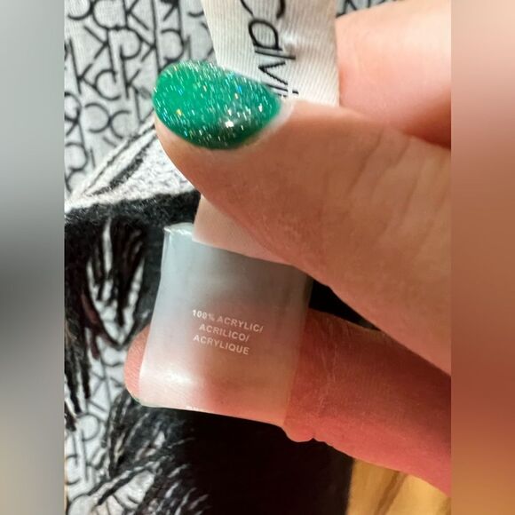 Calvin Klein Scarf 100% Acrylic Reversible Black And Gray - Picture 5 of 5